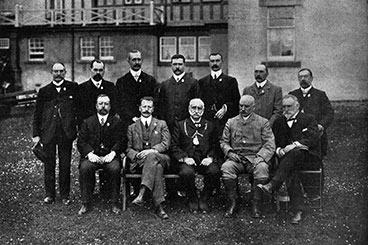 large group of Scottish Licensed Trade Benevolent Institusion members 1904
